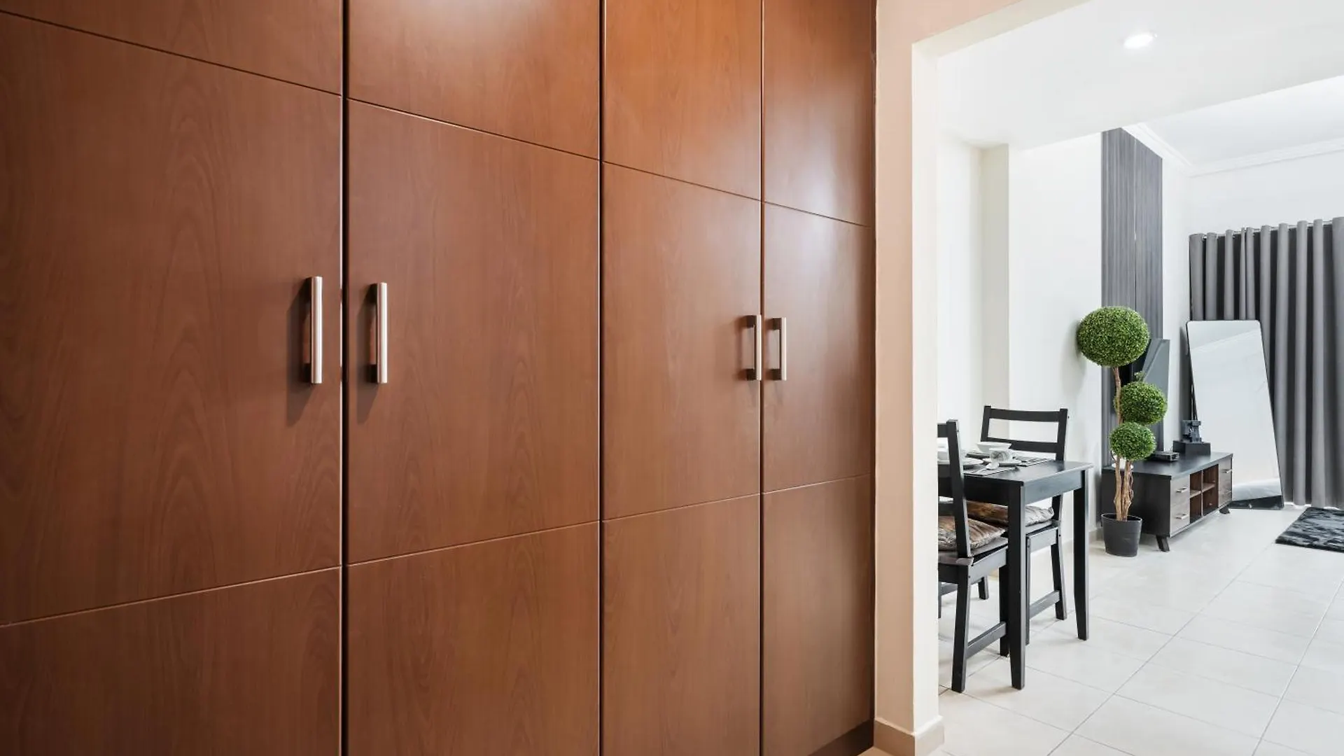 Spacious Studio Apartment In Downtown Dubai