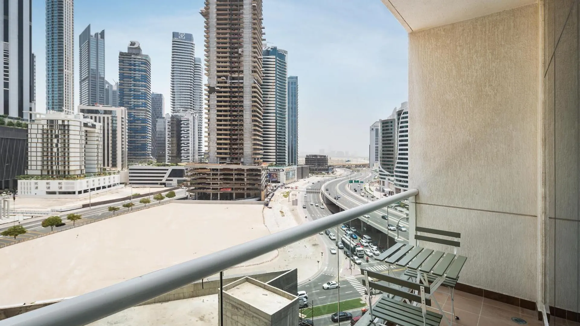 Spacious Studio Apartment In Downtown Dubai