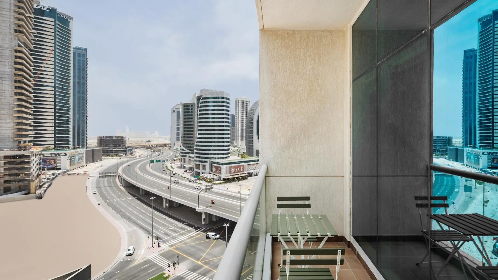 Spacious Studio Apartment In Downtown Dubai