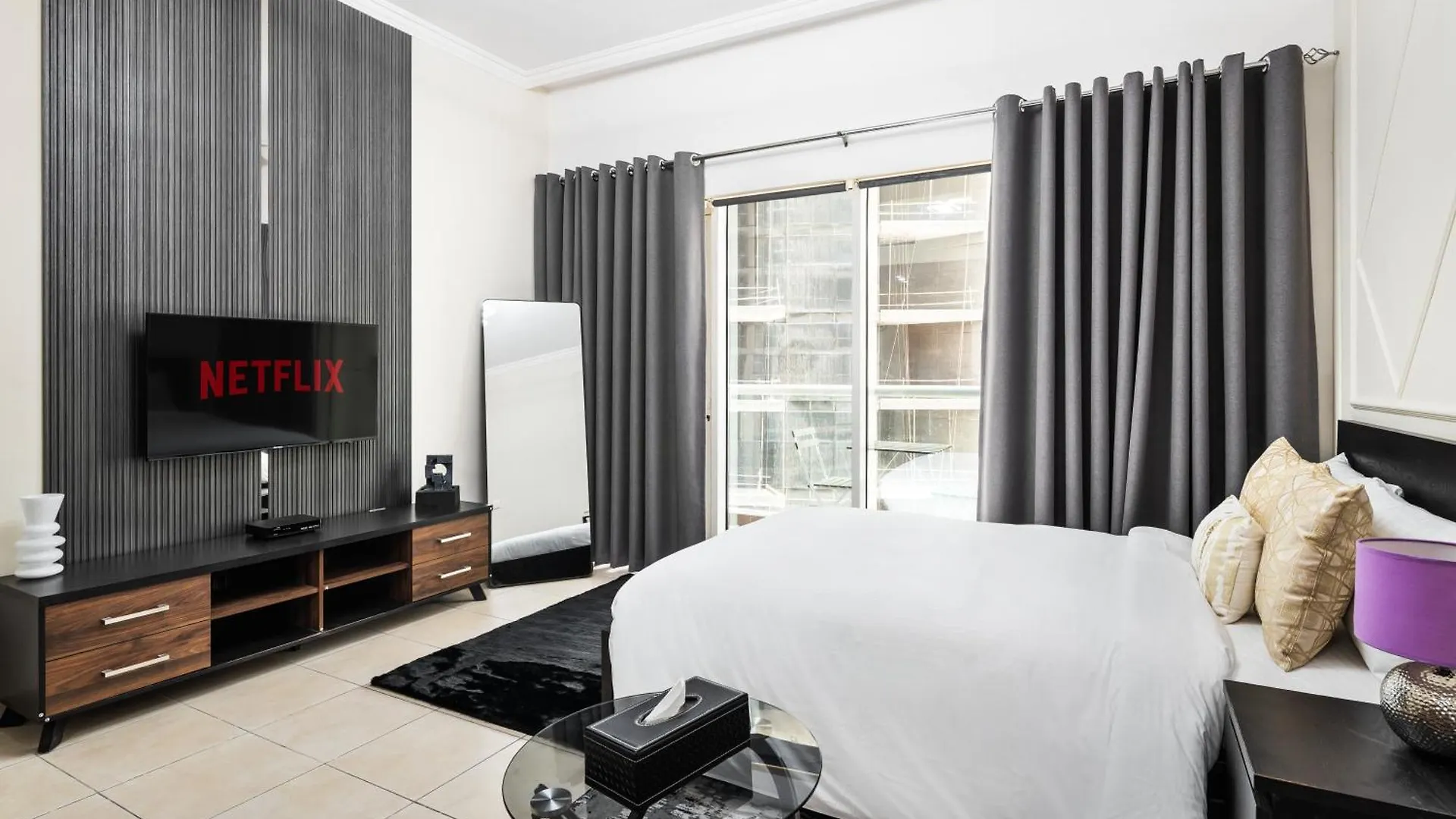 Spacious Studio Apartment In Downtown Dubai United Arab Emirates